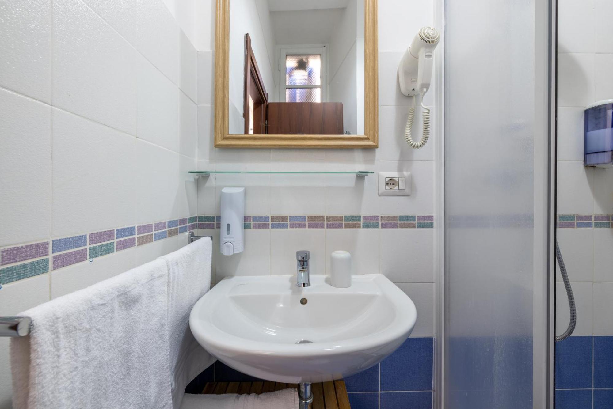 Bed and Breakfast Domus Castroni Scipioni Рим Экстерьер фото